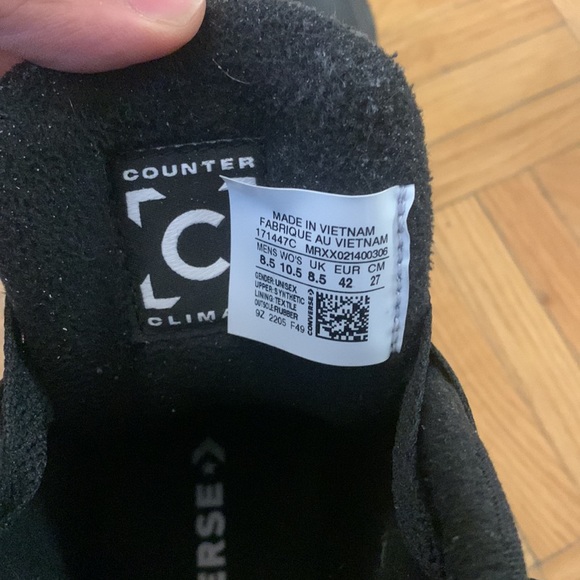 Black - Converse - Winter boots - high ankle - warm covering inside. Size 8.5. - Picture 4 of 7